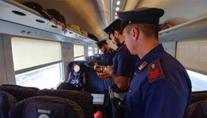 La Polizia Ferroviaria effettua controlli con il Cat S60