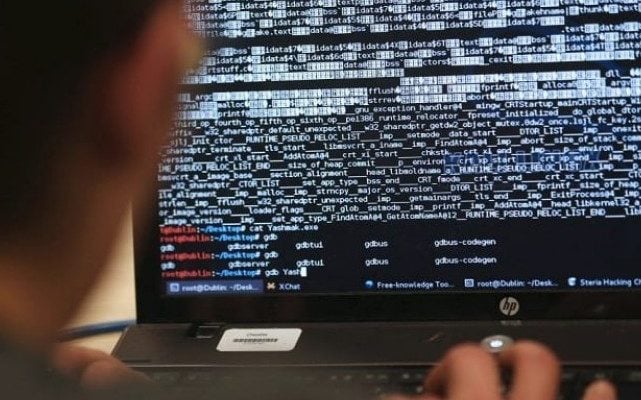 Spie cinesi inseriscono un microchip nei server di Amazon e Apple
