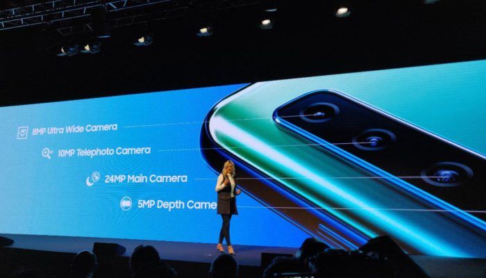 Samsung Galaxy A9 (2018) e le sue quattro fotocamere posteriori 