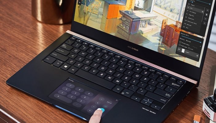 ASUS ZenBook Pro 14 (UX480), lo ScreenPad