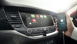 ricarica smartphone auto