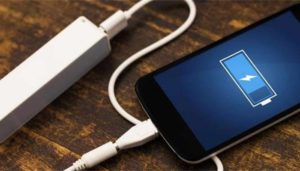 smartphone in carica di notte