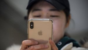 huawei-punisce-dipendente-iphone