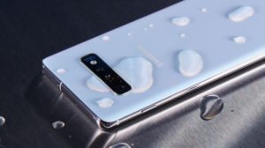 Galaxy S10+, resistente all'acqua