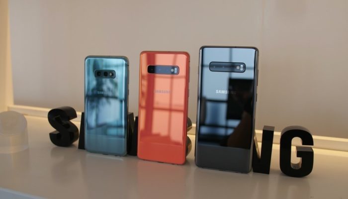 Samsung Galaxy S10e e i fratelli maggiori (PhoneArena)