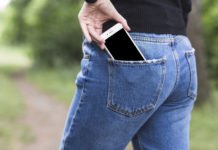 smartphone in tasca