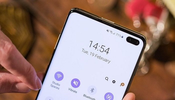 Samsung Galaxy S10: sembrano esserci dei problemi con le fotocamere anteriori