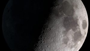 https://www.phonearena.com/news/Is-the-Moon-Mode-on-the-Huawei-P-30-Pro-faking-parts-of-photographs_id115554