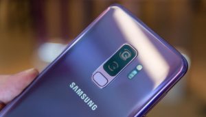 samsung-smartphone-arrotolabile-pieghevole