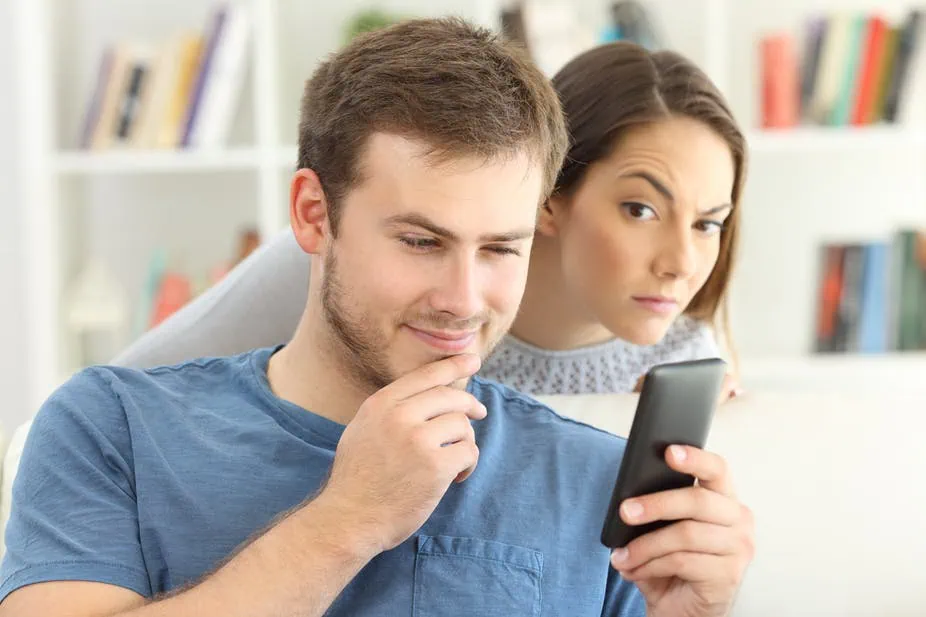 Social network: l’evoluzione della gelosia ci spiega l’infedeltà online