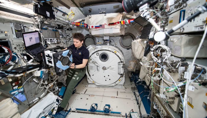 guardat-a-tonino-nello-spazio-robot-astrobee-nasa
