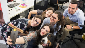 SelfieSTIX, l'accessorio per i selfie con il proprio pet grazie a Dentastix