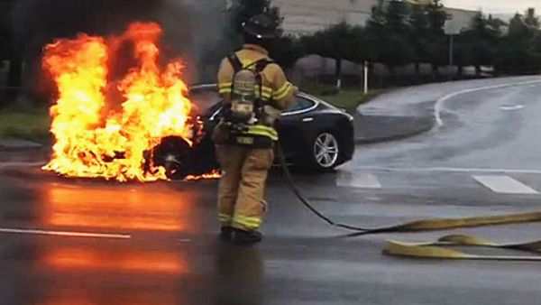 auto elettriche prendono fuoco