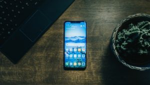 news-reinstated-huawei-android-q-table-russo-os-avrora