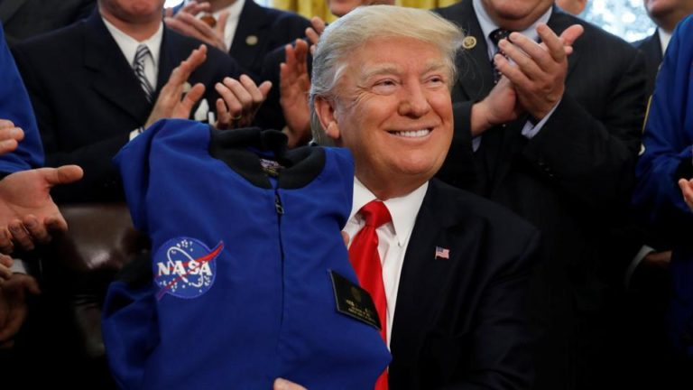 trump attacca le spese della nasa con una gaffe