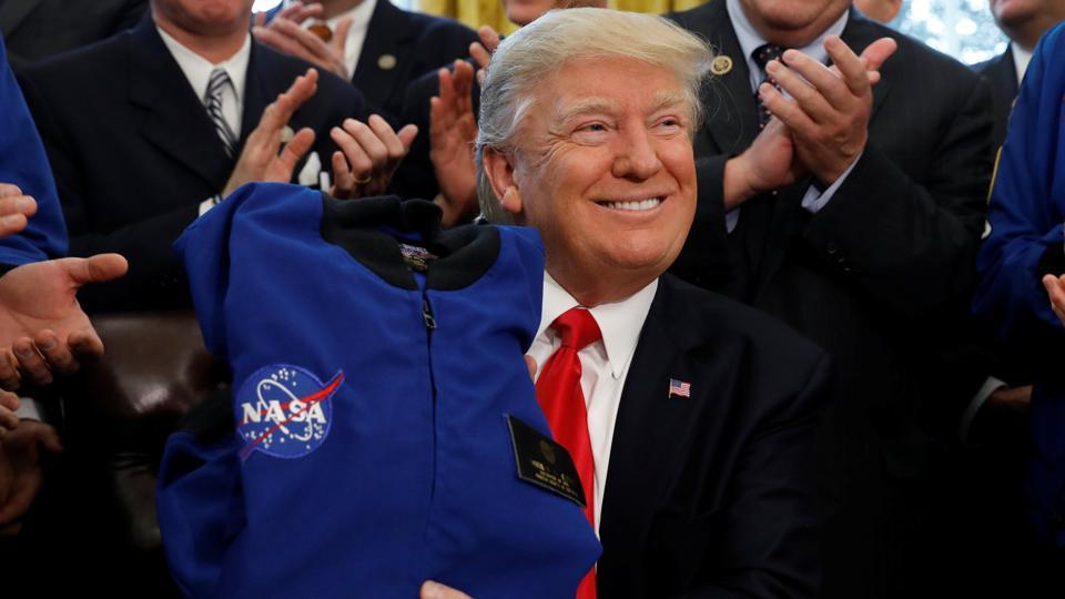 Donald Trump attacca la NASA con una gaffe da vero ignorante
