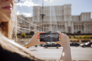Estate 2019, i consigli di Samsung per viaggiare soli