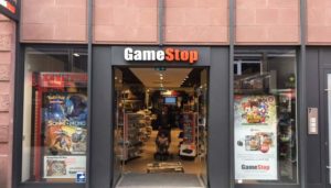 gamestop-rinnovo-locali-design-giochi-videogames-gaming-pc-xbox-ps4-update-download