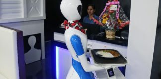 Robot nei ristoranti, la rivoluzione a causa della carenza di camerieri