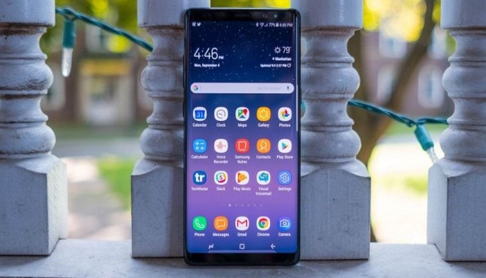 Usare lo smartphone può essere cancerogeno? La risposta della scienza