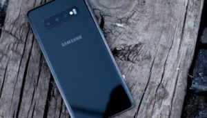 Galaxy-S10-nero-serie-m30-batteria-700x400