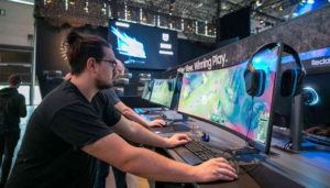 Gamescom 2019, presentato il nuovo monitor curvo Samsung CRG50
