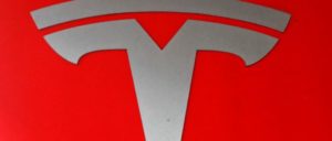 Tesla nei guai: pannelli solari a fuoco, ora Walmart fa causa