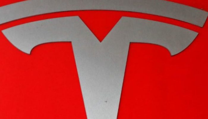 Tesla nei guai: pannelli solari a fuoco, ora Walmart fa causa