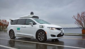 WaymoRain-google-ingegnere-guida-autonoma-700x400