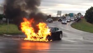 tesla prende fuoco