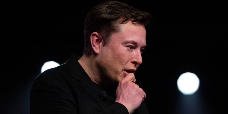 Elon Musk ha un'idea: bombardare Marte con bombe atomiche