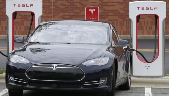 Tesla: colonnine di ricarica finalmente molto più veloci e potenti