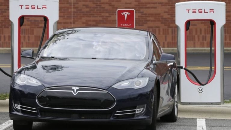 Tesla: colonnine di ricarica finalmente molto più veloci e potenti