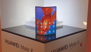 Huawei-Mate-X-app-google-play-store-700x400