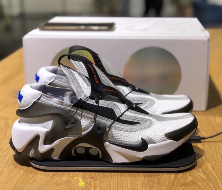 nike adapt huarache siri