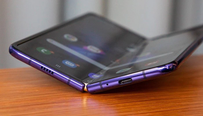 Samsung Galaxy Fold JerryRigEverything
