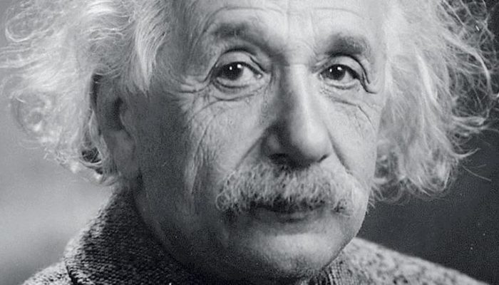 difetti einstein costante cosmologica