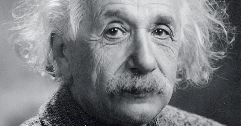 difetti einstein costante cosmologica