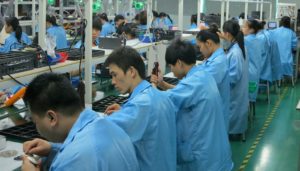 apple-produzione-iphone-illegale