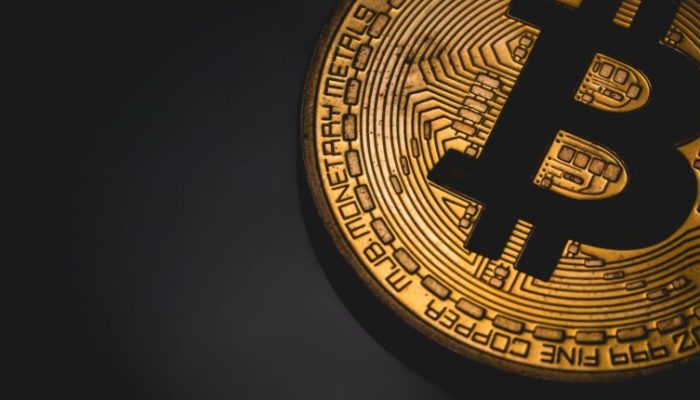 Bitcoin: ora la criptovaluta cresce del 5.4% ed arriva in alto