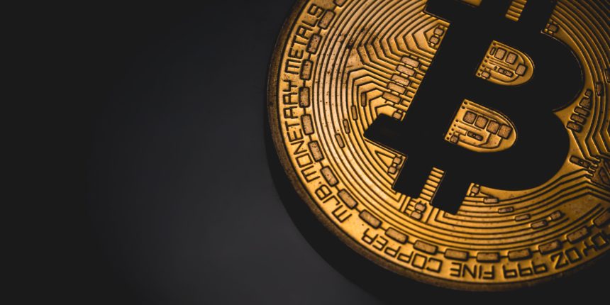 Bitcoin: ora la criptovaluta cresce del 5.4% ed arriva in alto