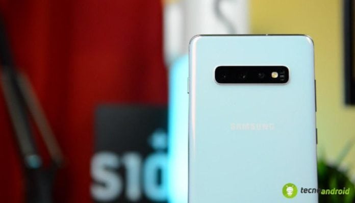 galaxy-s11-samsung-smartphone-android-700x400