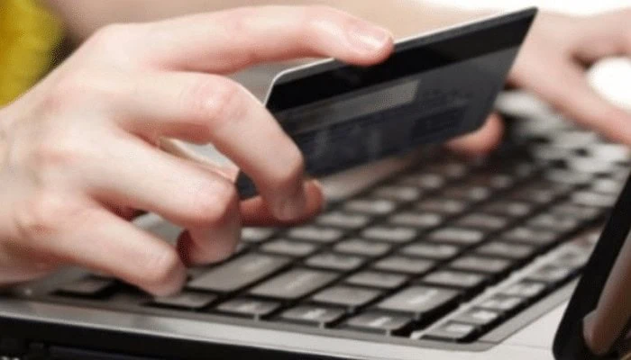 Phishing: è la truffa che arriva tramite email e svuota conti e carte