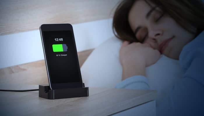 Smartphone in carica di notte: i rischi sono enormi, state attenti