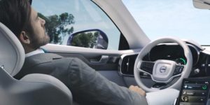 guida autonoma porsche apple volvo
