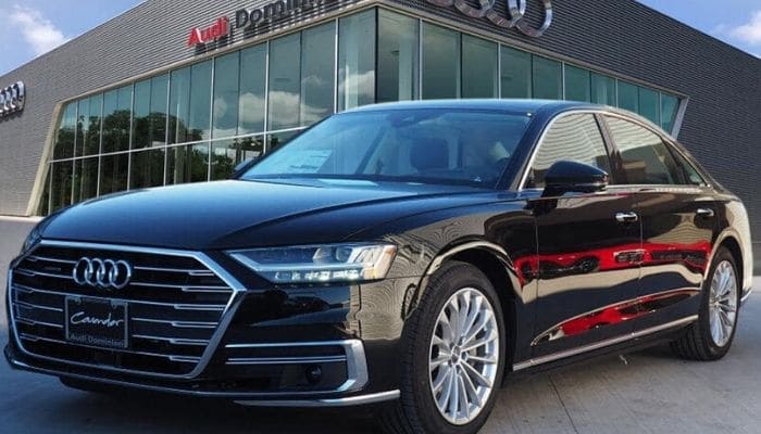 Audi A8 Con Pilota Automatico Perfetta Per Il Traffico
