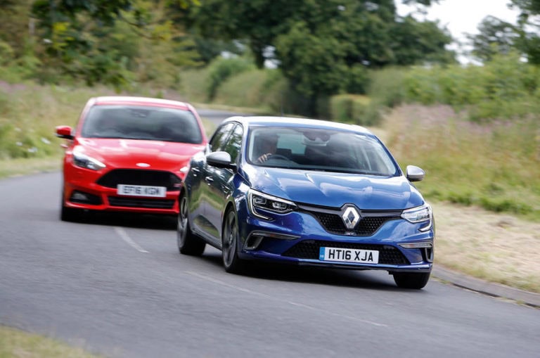 Renault e Ford si sfidano ma ora tremano: 700 mila veicoli difettosi