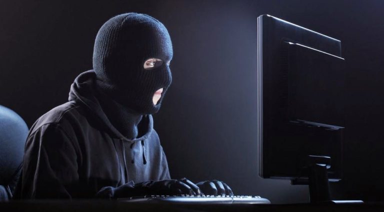 hacker arrestato furto agenzia delle entrate