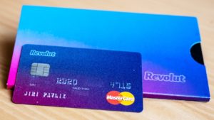 Revolut batte la concorrenza: nasce il nuovo servizio che regala 10 euro
