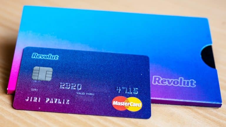 Revolut batte la concorrenza: nasce il nuovo servizio che regala 10 euro